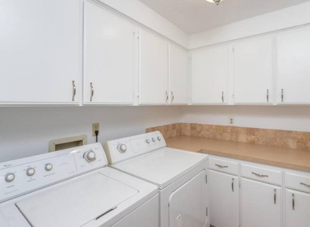 Experience Nirvana With Artwork Collections From Around The Globe Located In Lakewood Neighborhood In Se Boise Next To A Park, Minutes From Bown Crossing And The Boise River, 10 Minutes To Downtown, 4 Beds, Sleeps 8, Pets Welcome In Large Fenced In Y Kültér fotó