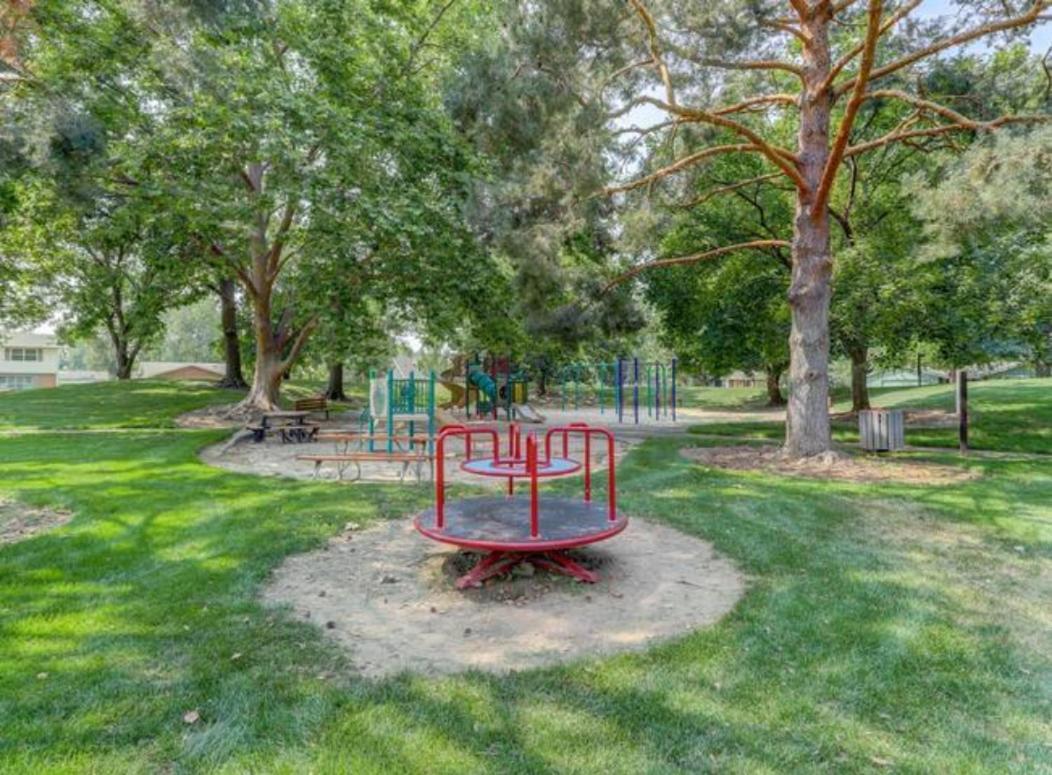Experience Nirvana With Artwork Collections From Around The Globe Located In Lakewood Neighborhood In Se Boise Next To A Park, Minutes From Bown Crossing And The Boise River, 10 Minutes To Downtown, 4 Beds, Sleeps 8, Pets Welcome In Large Fenced In Y Kültér fotó