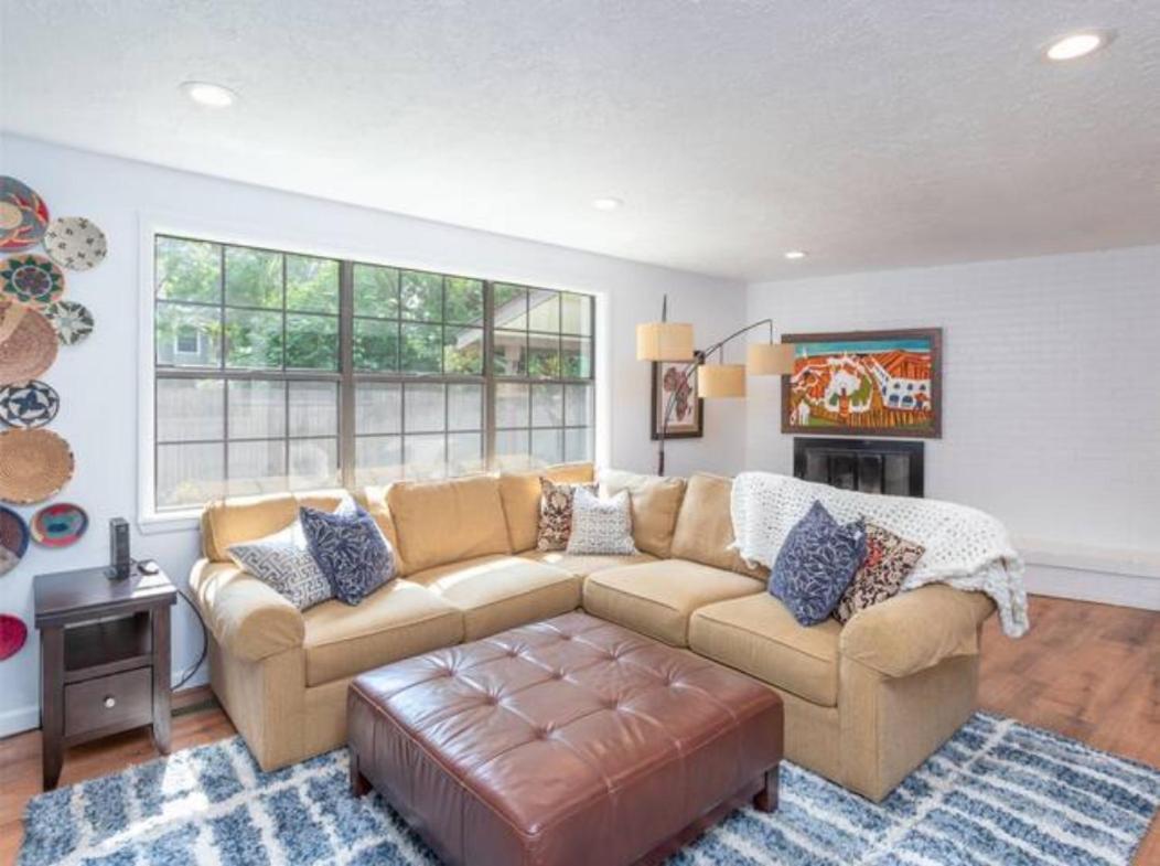 Experience Nirvana With Artwork Collections From Around The Globe Located In Lakewood Neighborhood In Se Boise Next To A Park, Minutes From Bown Crossing And The Boise River, 10 Minutes To Downtown, 4 Beds, Sleeps 8, Pets Welcome In Large Fenced In Y Kültér fotó